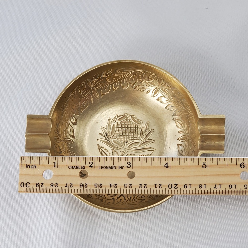 Vintage Etched Brass Ashtray Floral Design Round Gold Tone 5.5 inches India 102 - Picture 5 of 10